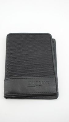 portefeuille en cuir noir sur fond blanc