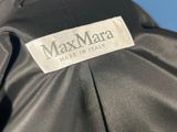 the label on the back of a black jacket that says max mara