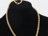 a gold chain necklace on a mannequin mannequin mannequin mannequin mannequin mannequin mannequin mannequin manne