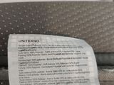 une étiquette au dos d'une chaise sur laquelle est inscrit « untiekno »