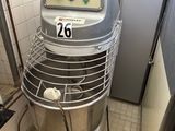 une machine qui se trouve dans le coin d'une pièce