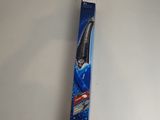 une image montrant un gros plan d'une boîte de brosses à dents posée sur une table