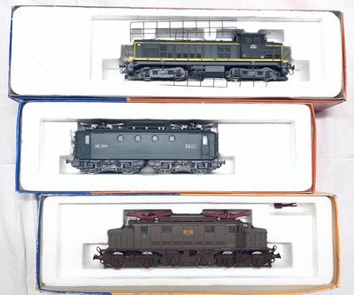 HO - ROCO – lot de 3 motrices dont 1 locomotive BB SNCF 8268 en livrée - Photo 1