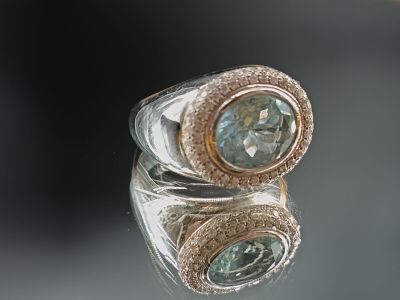 Bague en or blanc 18k 750/° ornée d'une importante aigue mar…