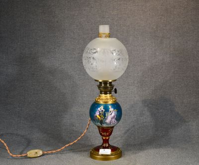 l'image d'une lampe posée sur une table