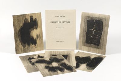 quatre photographies en noir et blanc représentant un homme et une femme sur une surface blanche