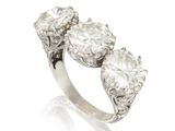 une bague en diamant de trois stones