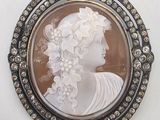 an image of a picture of a woman with flowers in her hair