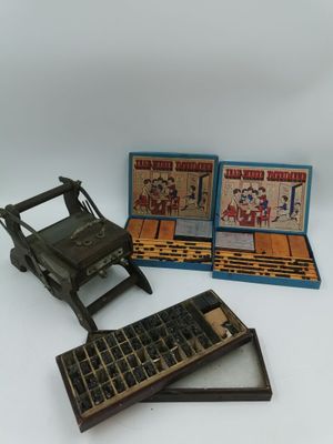 three different types of toys including an old typewriter, a keyboard and a mouse
