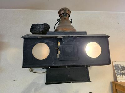 a light that is hanging from the ceiling in a room
