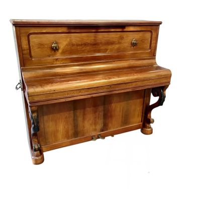 Piano droit de la marque Gaveau en noyer et placage de noyer…