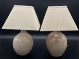 paire de lampes de table en céramique représentant des personnages