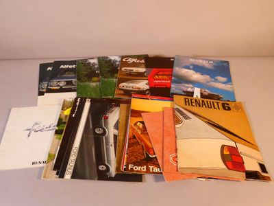 un grand nombre de livres posés sur une table