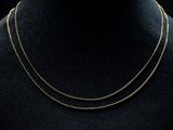 un collier à chaîne en or sur un mannequin mannequin mannequin mannequin mannequin mannequin mannequin mannequin mannequin mannequin