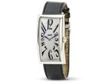 gros plan d'une montre-bracelet sur fond blanc