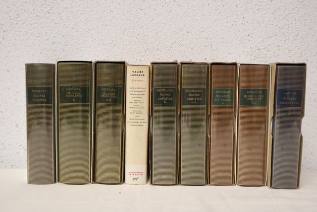 La Pléiade : APOLLINAIRE : 2 vol. sous emboitage, NERVAL : 1 vol....