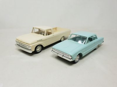 AMT 1/25ème, plastique pour concessions, 2 modèles Ford :