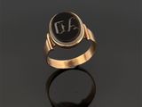 une image d'une bague en or avec une pierre noire au centre