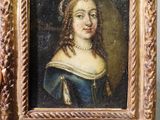 peinture d'une femme en robe bleue dans un cadre doré