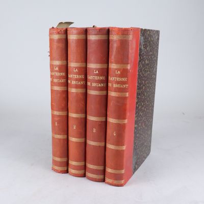 trois livres rouges superposés sur une surface blanche