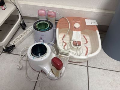 a lot of items that are sitting on the floor