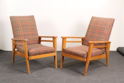 paire de fauteuils danois du milieu du siècle, avec des coussins rembourrés à carreaux