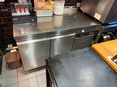 VENDU SUR DESIGNATION. 1 comptoir réfrigéré 2 portes inox IN…