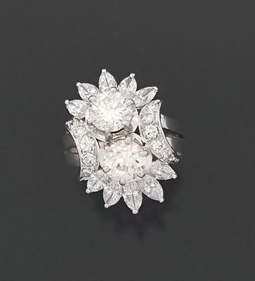 Originale et chic bague Toi et Moi asymétrique en or gris 18…