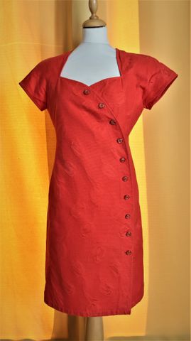 UNGARO Sola Donna – Jolie robe décolletée à motif gaufré de fleur...