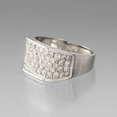 Bague En or blanc 18 K (750), sertie d'un pavage de diamants…