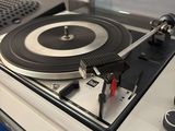 a record player sitting on top of a turntable