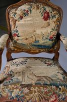 Paire de fauteuils en noyer mouluré et sculpté de fleurettes… (photo 3)