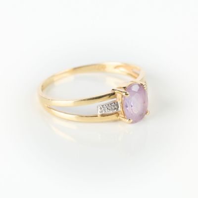 Bague en or sertie d'une améthyste ovale. - Photo 1