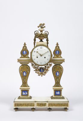 IMPORTANTE PENDULE PORTIQUE En marbre blanc. - Photo 1