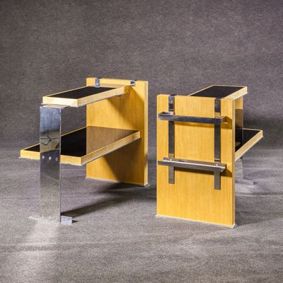 paire de tables d'appoint de style « mid-century modern » avec plateau en verre