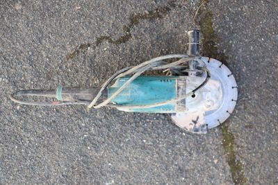 a blue machine that is laying on the ground