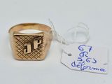 a gold signet ring with the letter p on it