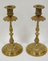 PAIRE DE BOUGEOIRS en bronze à décor floral et de coquilles … (photo 2)