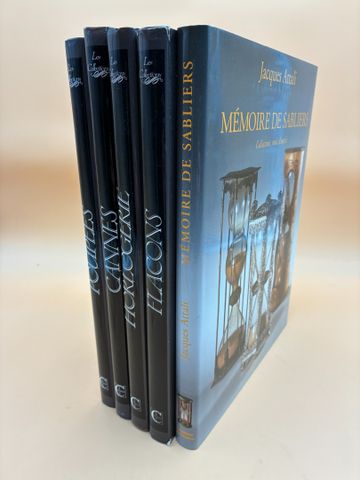 Les collections : Poupées, cannes, horlogerie, flacons. 4 volumes...