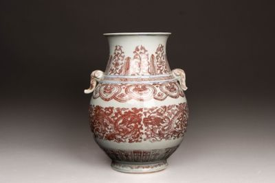 Vase pansu à anses en porcelaine à décor de rinceaux et drag… - Photo 1