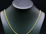 un collier à chaîne en or sur un mannequin mannequin mannequin mannequin mannequin mannequin mannequin mannequin mannequin mannequin