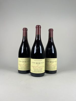 trois bouteilles de vin posées sur une table