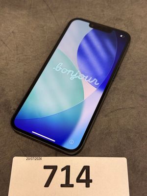 un gros plan d'un téléphone posé sur une table, avec une étiquette de prix
