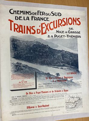 un vieux magazine avec une photo de train en couverture