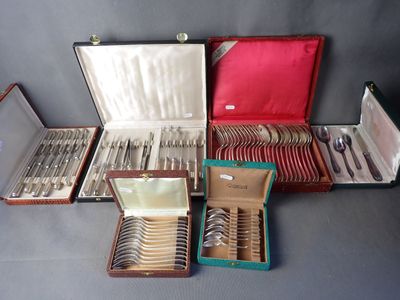 Lot de métal argenté comprenant: 12 fourchettes à gateau, 9 cuillères  - Photo 1