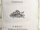 un vieux livre ouvert sur une table