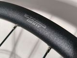 a close up of the rim of a bicycle wheel