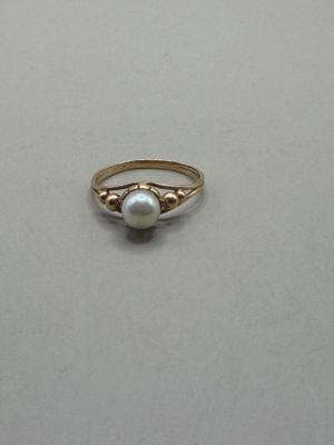 Bague en or jaune 750 millièmes, le centre ajouré serti d'un… - Photo 1