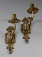 Paire de petites appliques en bronze à un bras de lumière et…