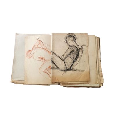 le dessin d'une femme assise sur une chaise, tiré d'un livre